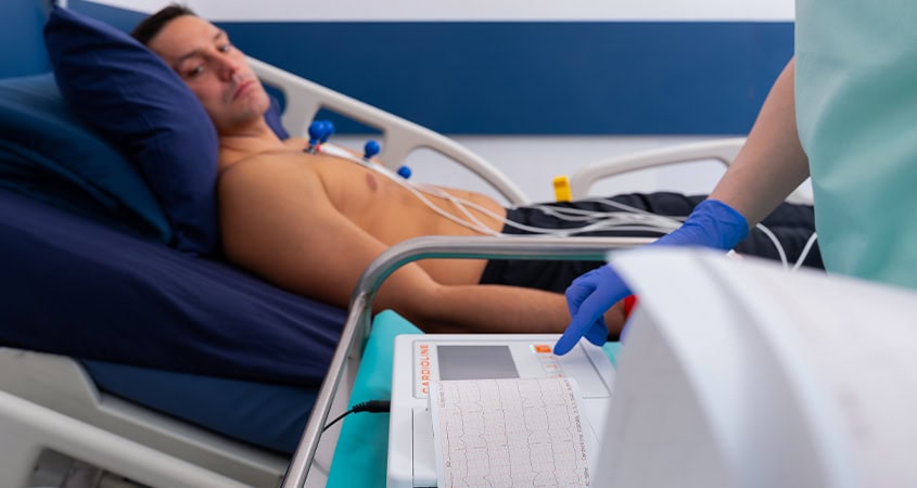 EKG praćenje pacijenta tokom neurometaboličke terapije - MedTiM EKG pregled i praćenje pacijenta tokom neurometaboličke terapije u MedTiM klinici