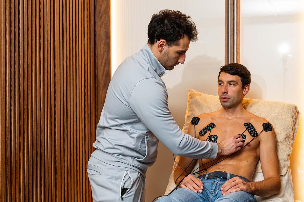 Terapija električnom stimulacijom mišića Terapija električnom stimulacijom mišića namenjena podršci fizičkom oporavku, regeneraciji i očuvanju mišićne funkcije